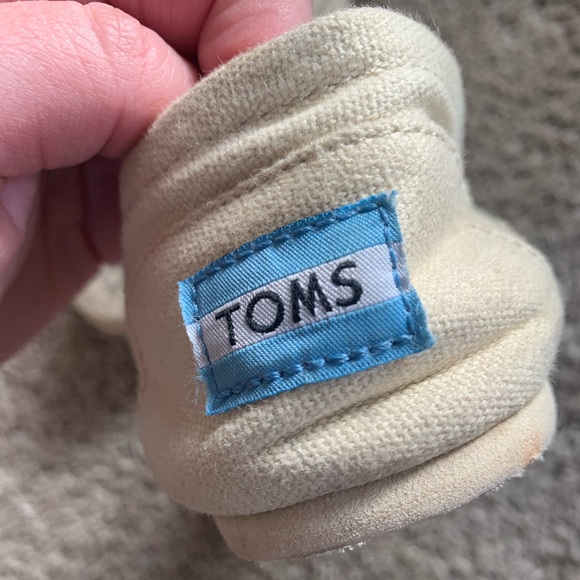 Toms - Picture 3 of 4